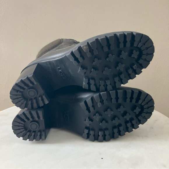 UGG Redwood Lace Up Boot in Black Olive - Picture 6 of 8